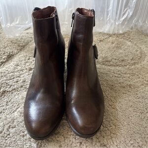 WOMENS size 8 BORN BOOTS